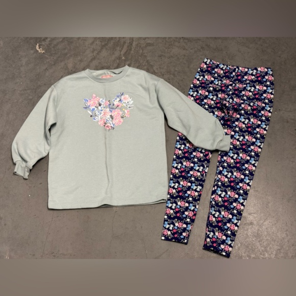 BCBG girls matching set pants and sweatshirt 10/12